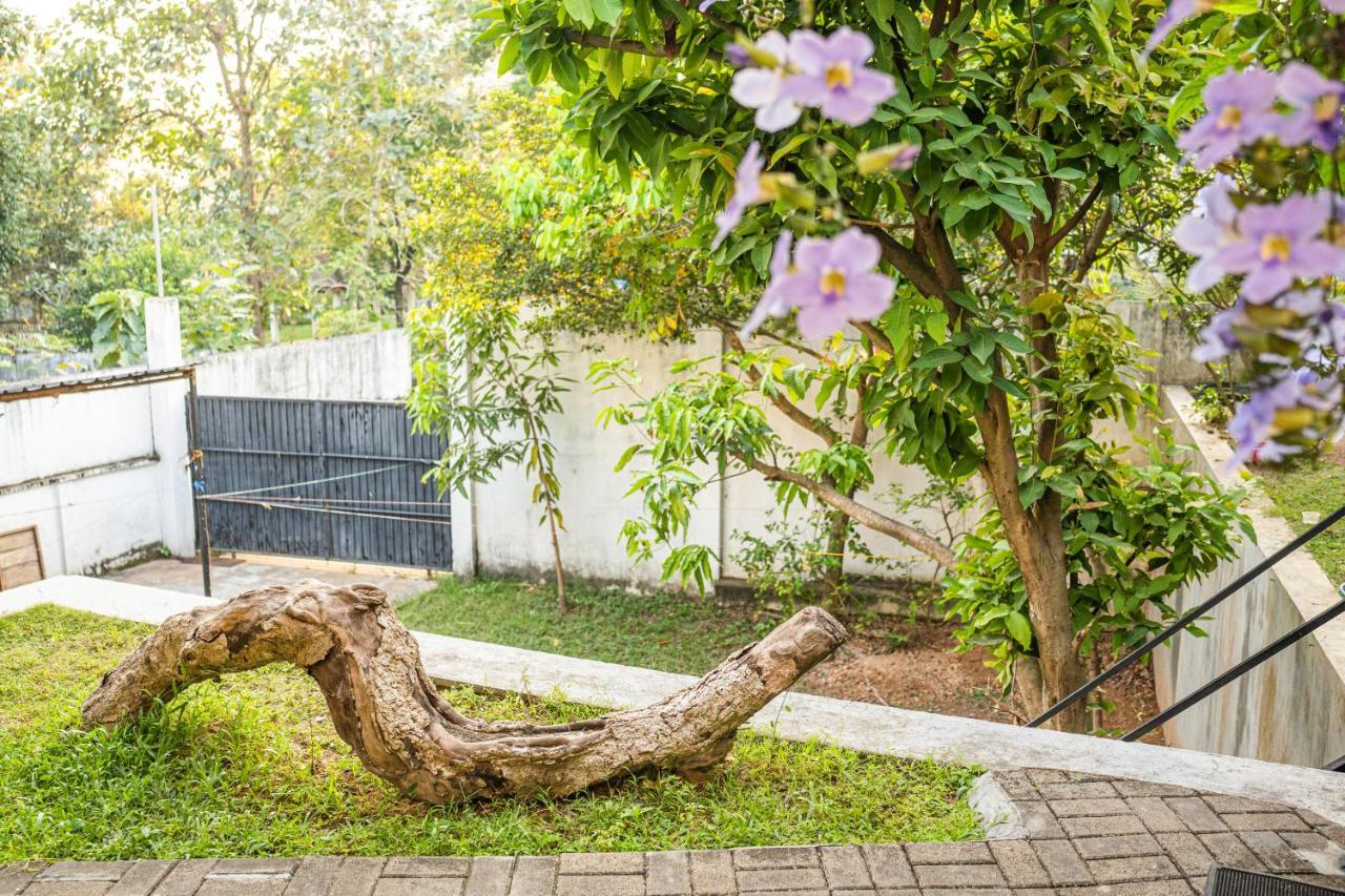 Battaramulla Boutique Villa Sri Jayewardenepura Kotte Exterior photo
